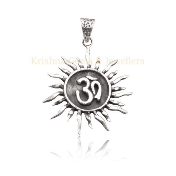 Om Pendant in Silver