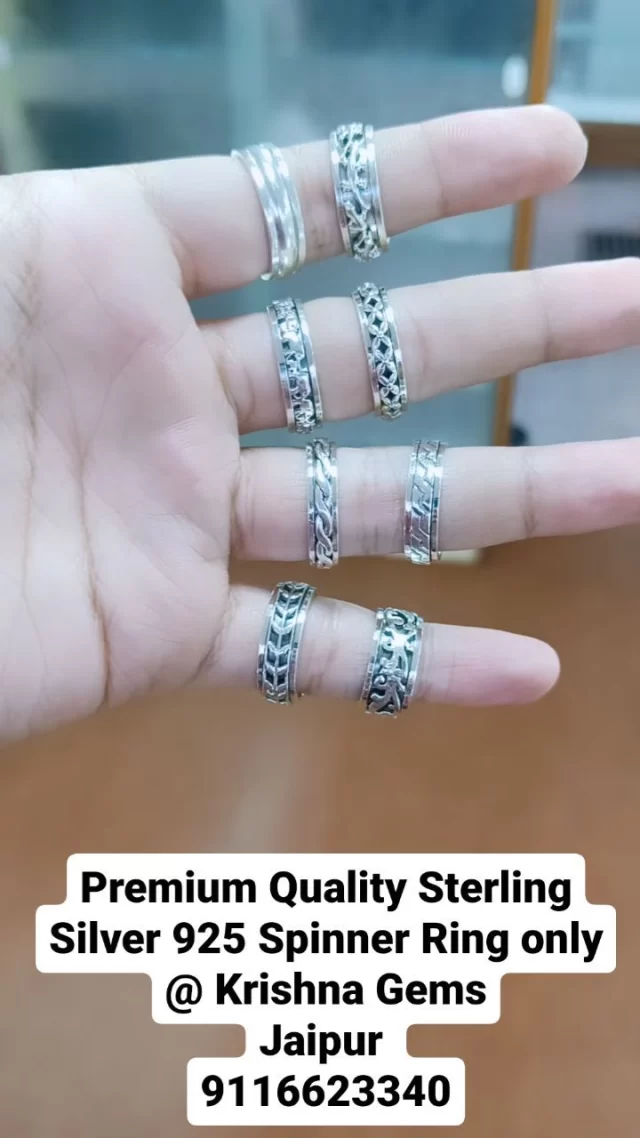 925 Sterling Silver Spinner Rings Wholesale 
All Sizes Available 

#spinnerrings❤️ #movingring #rotaterings #movingband #sterlingsilverring #tuscongemshow #ringlover #solidsilverring